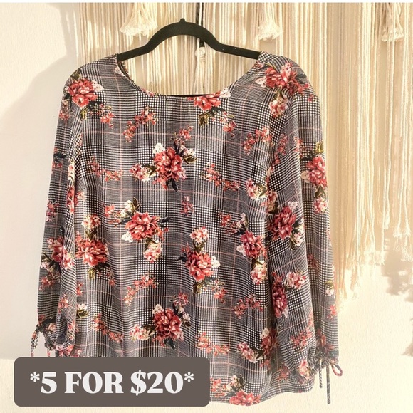 Blouse // - Picture 1 of 7